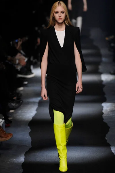 Look 26